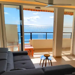 Beachfront Luxury: Sea View Fuengirola